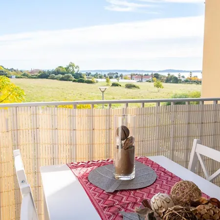 Apartment A 600 M Des Plages Proche Des Commerces Lesclesdenicole Carqueiranne